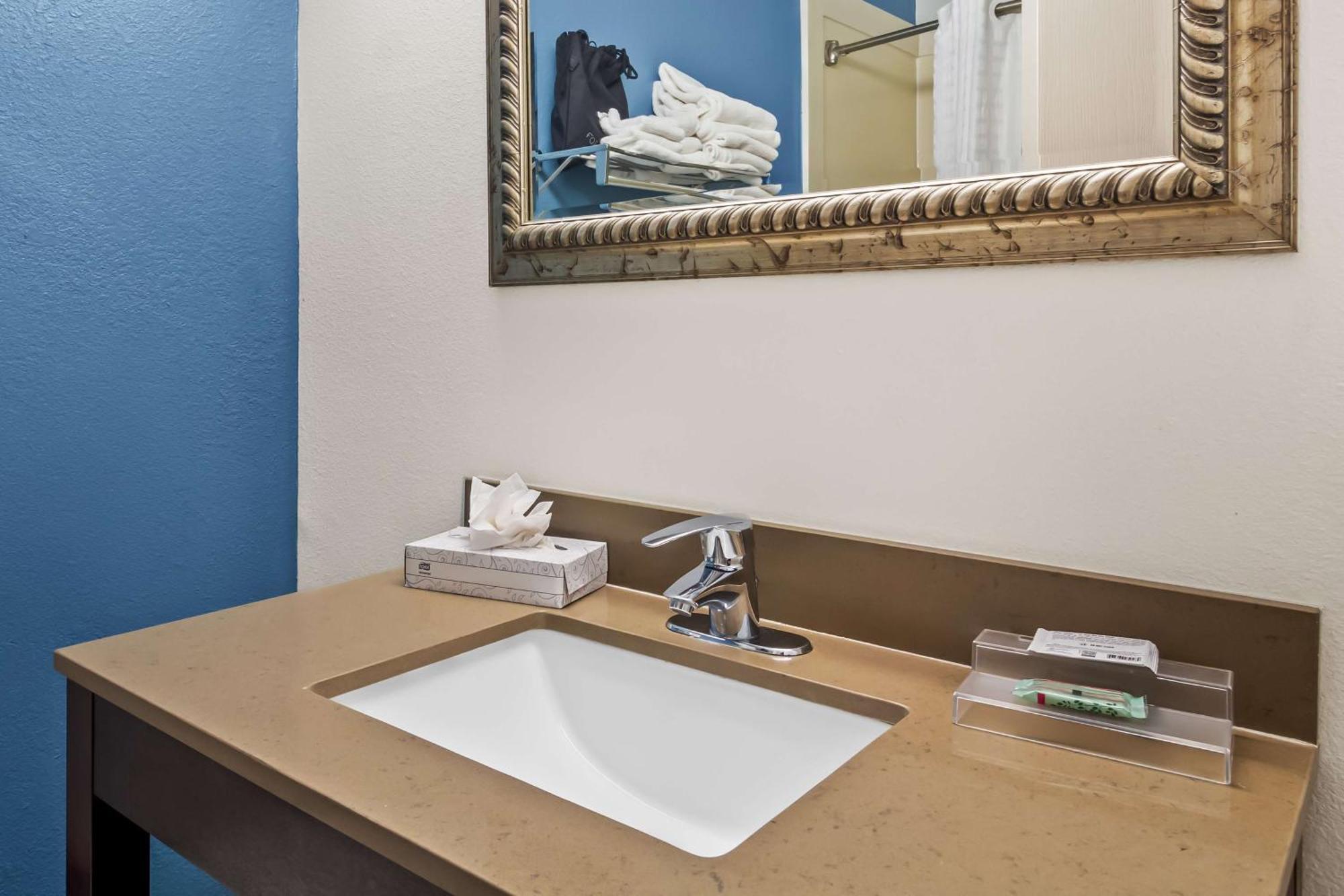Sonesta Essential Iah Airport Jfk Boulevard - Newly Renovated Houston